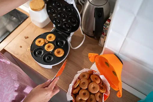 Baking of protein donuts