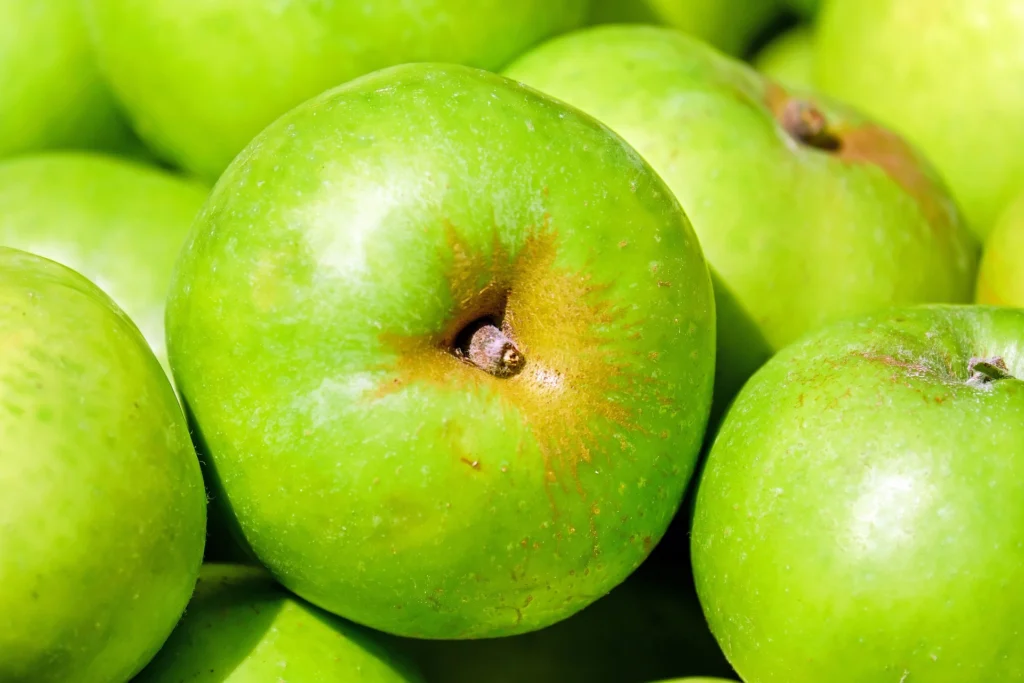 Fresh Green apples 