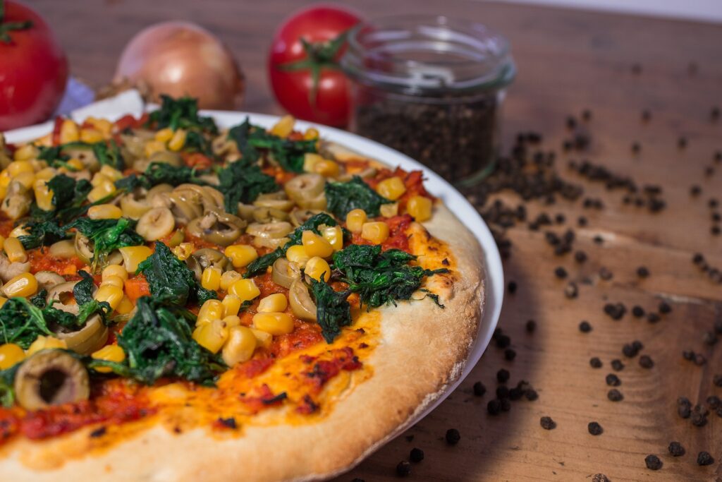 Roasted vegetable pizza along with green apple juice